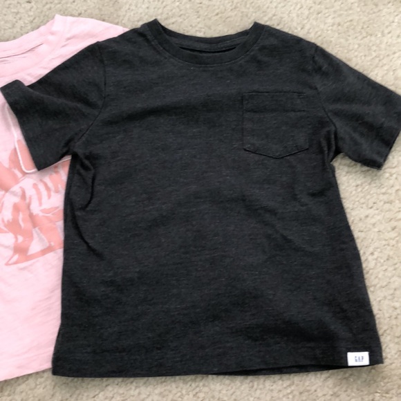 Toddler Boys GAP T-Shirt Bundle Set of 2 - Size 4 - Picture 2 of 5